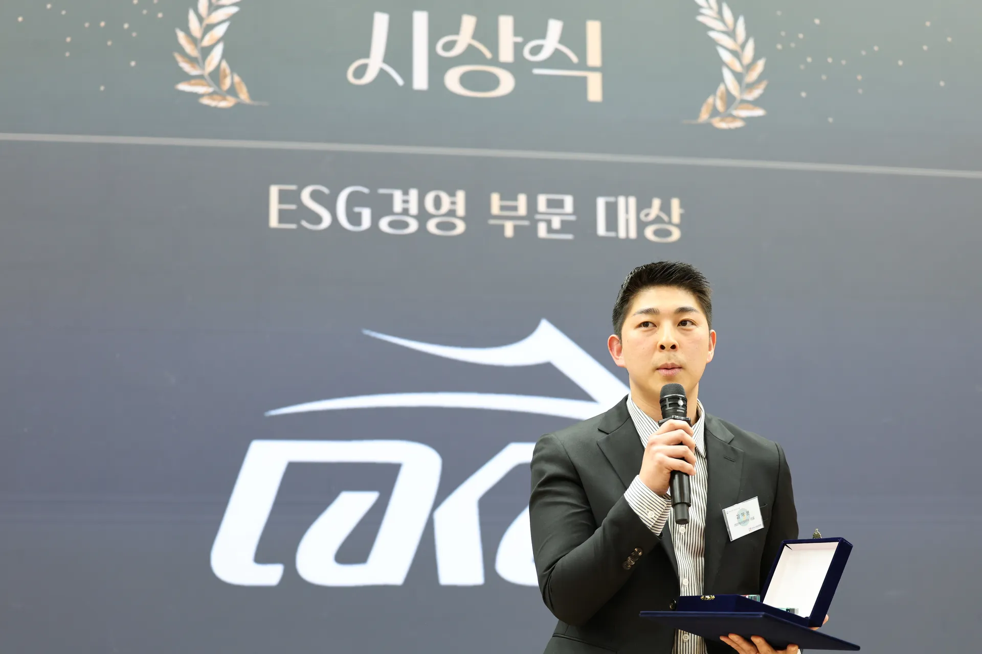 라카이 · 대표 — 김재본